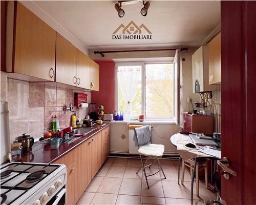 Apartament 2 camere , etaj 2 din 3, str. George Cosbuc