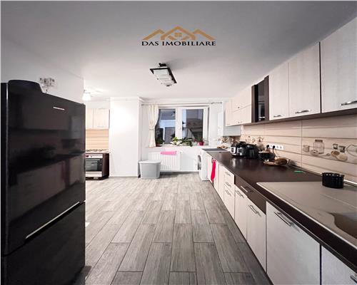 Apartament 3 camere , etaj 4 , zona centrala